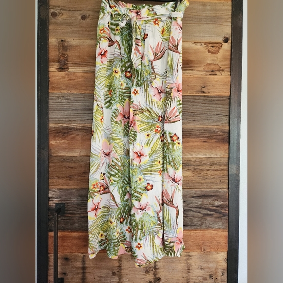 Roxy Pants - NWT ROXY FLORAL PANTS SIZE LARGE